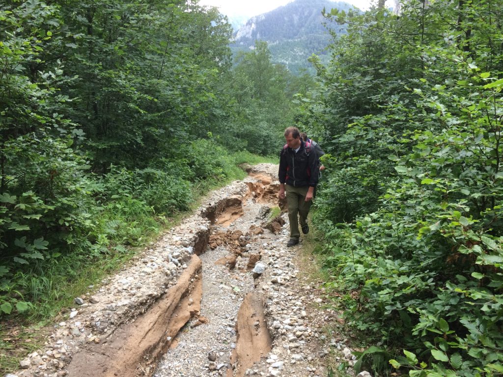 Hannes inspecting the damaged trail