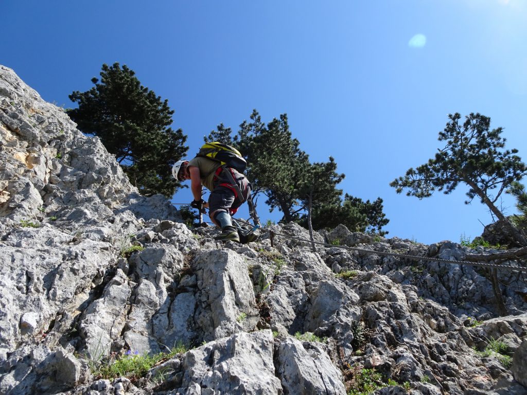 Steirerspur: Robert climbing downwards at the entrance