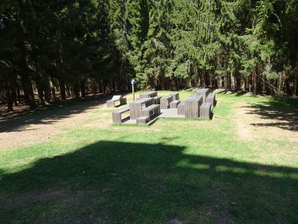 Rest area at the viewing platform of "Hutwisch"